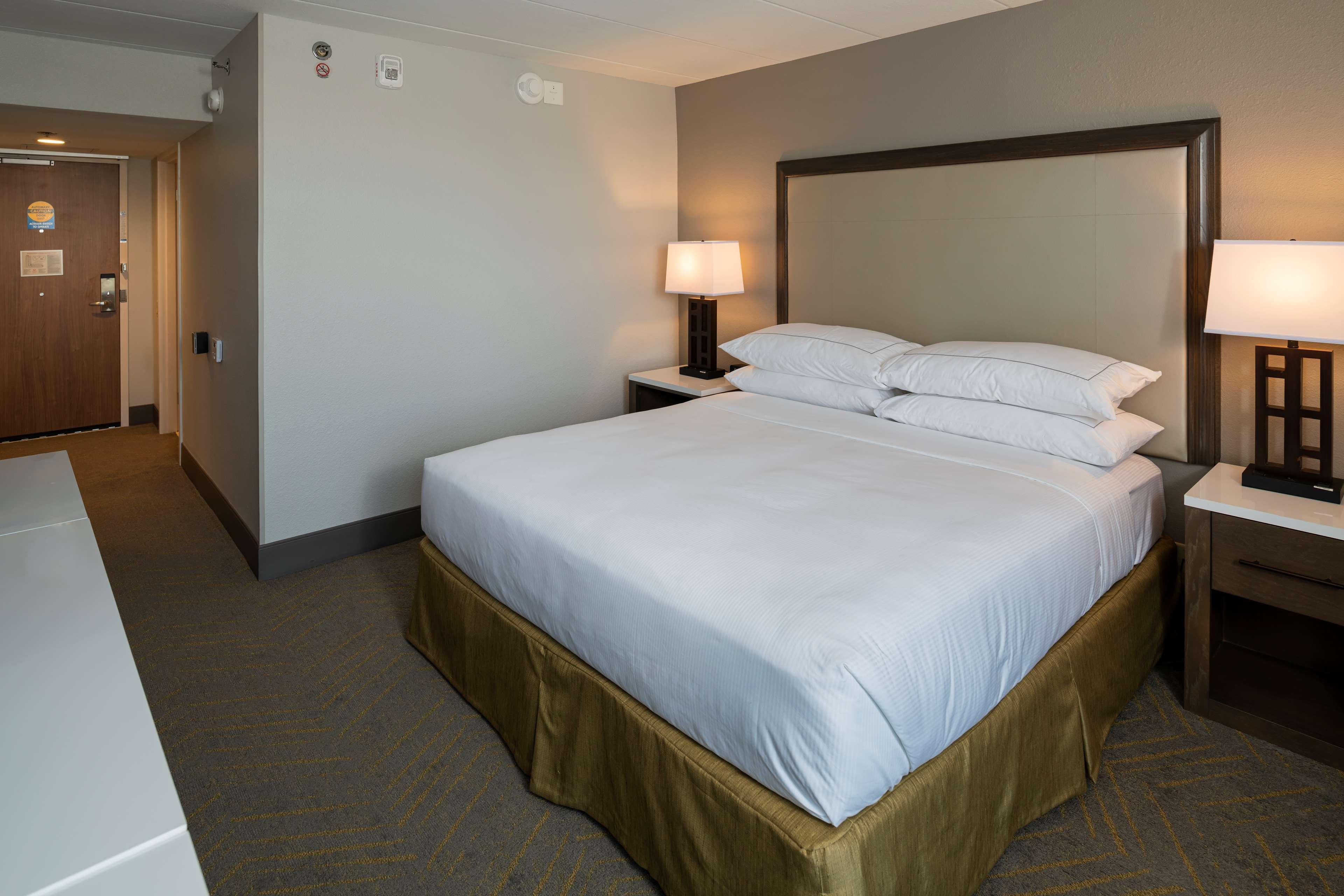 Doubletree By Hilton Madison East Exterior foto