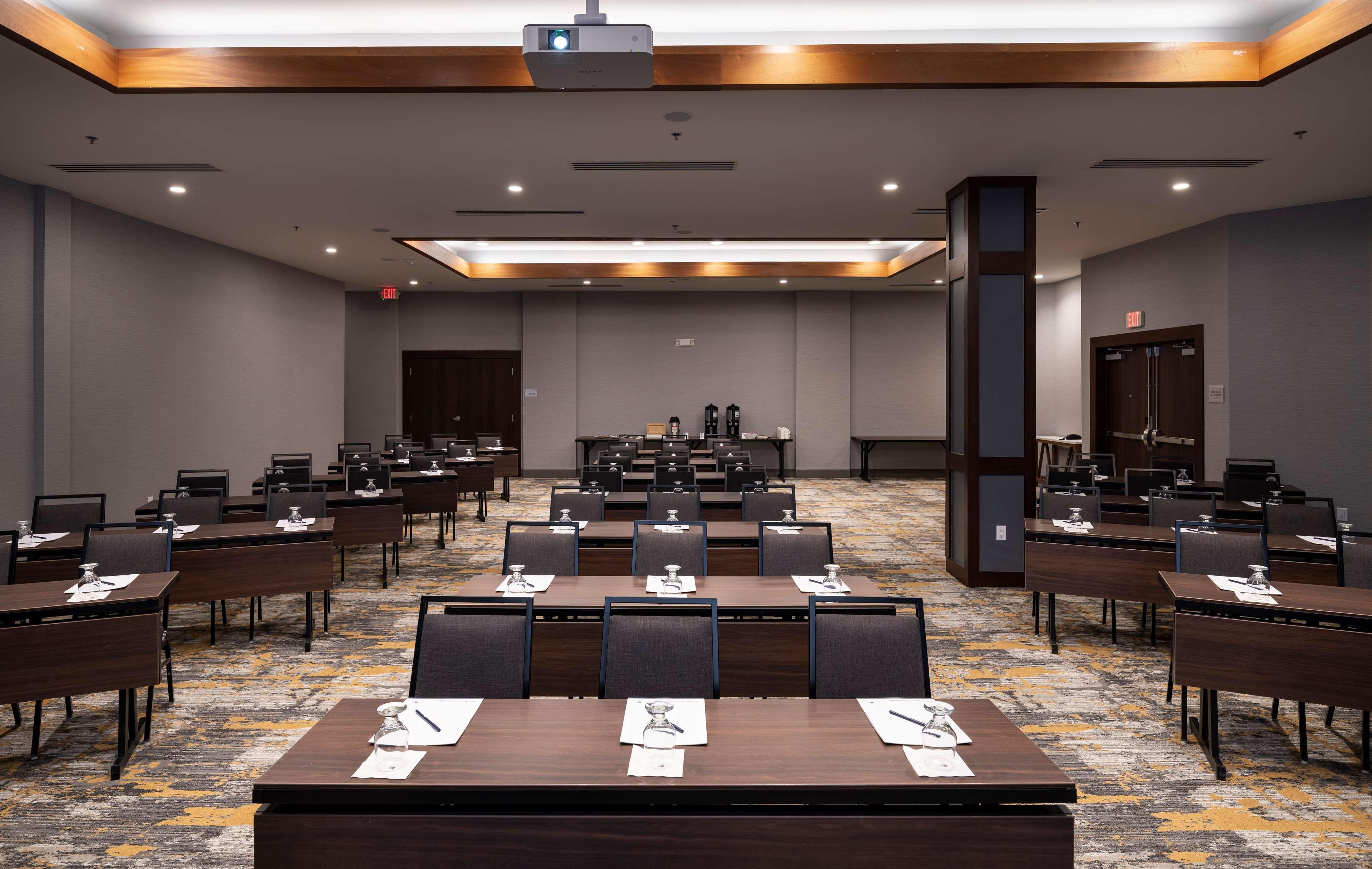 Doubletree By Hilton Madison East Exterior foto