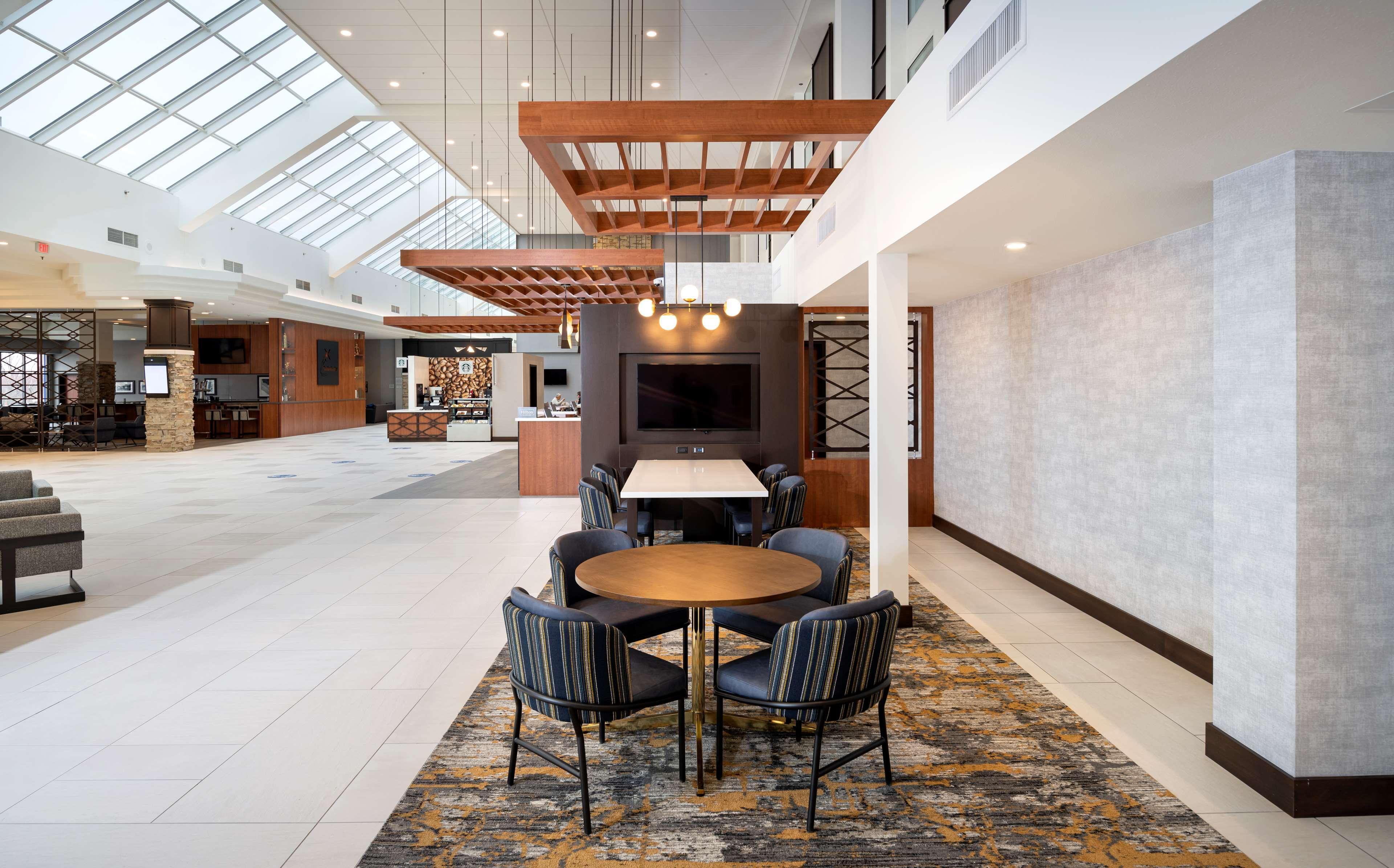 Doubletree By Hilton Madison East Exterior foto