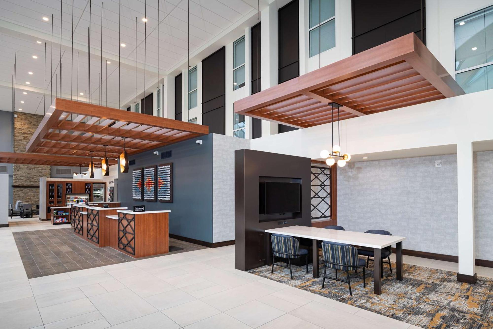 Doubletree By Hilton Madison East Exterior foto